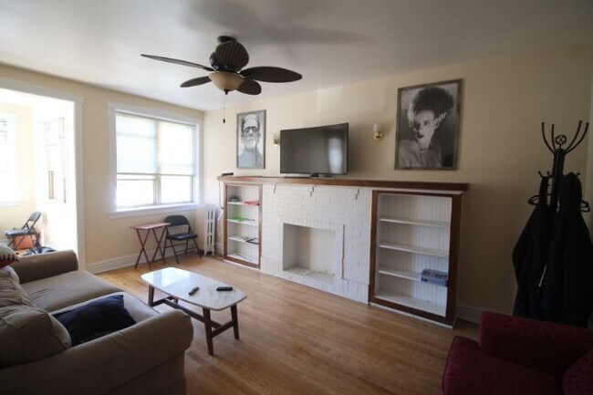 Foto del edificio - 4455 N Troy St
