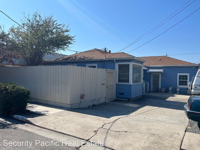 Building Photo - 4 br, 2 bath House - 2717 21st St.
