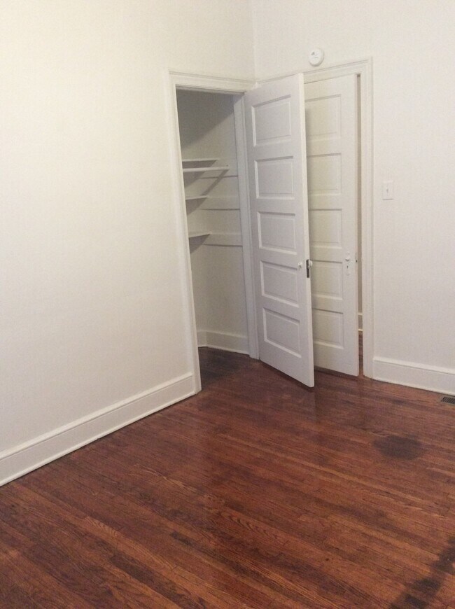 Foto del edificio - 1st Floor 2 Bedroom York City SD