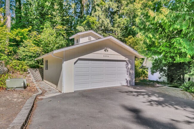 Foto del edificio - Beautiful and private Mercer Island Home
