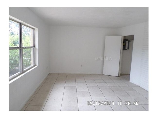 Building Photo - 1811 Hacienda Way