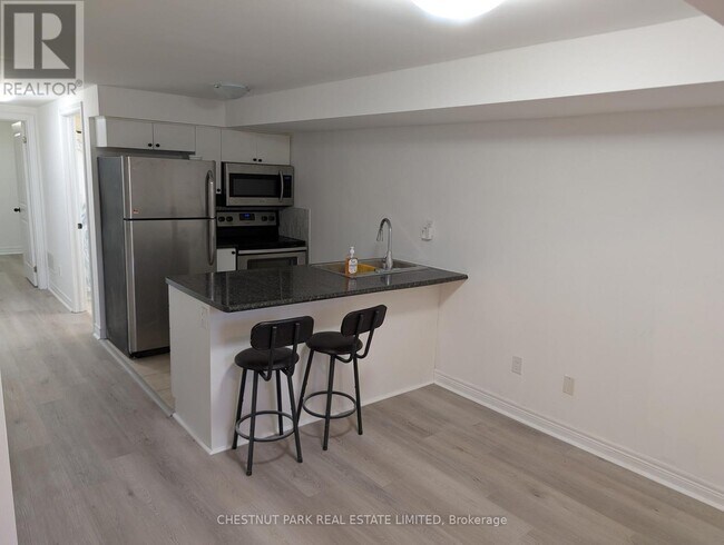 Photo du bâtiment - 2823 St Clair Ave E