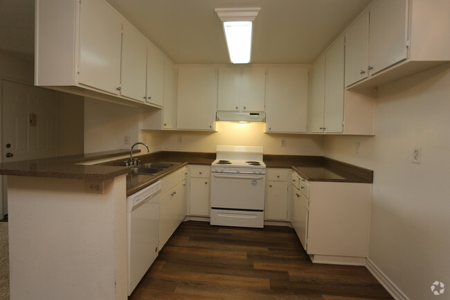 Interior Photo - Windsor Court Apartments