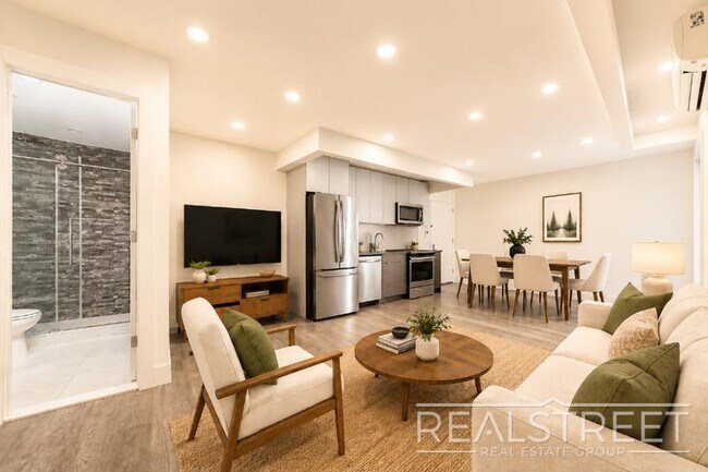 Foto del edificio - Stunning 2 BED w/ Balcony in Bushwick!