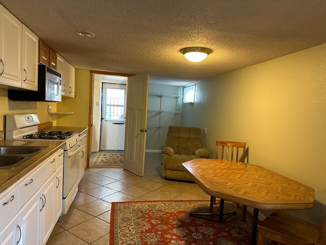 Building Photo - Basement 1 bedroom unit available