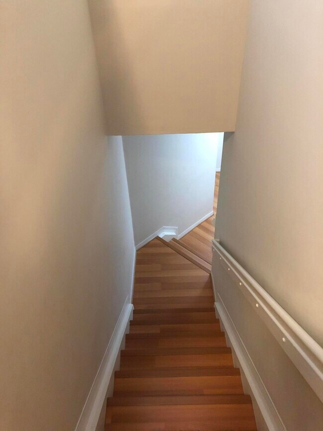 Foto del edificio - 1500 Crestwood Ct S