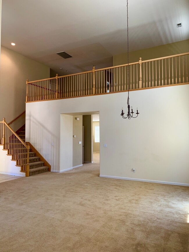 Foto del edificio - Free Rent for the rest of July Beautiful h...