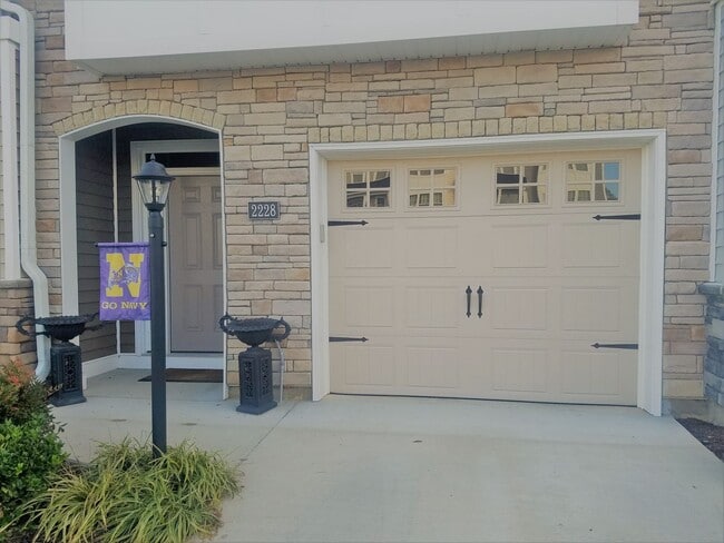 Building Photo - Gorgeous 3 story townhome in West End Henrico with loads of upgrades!