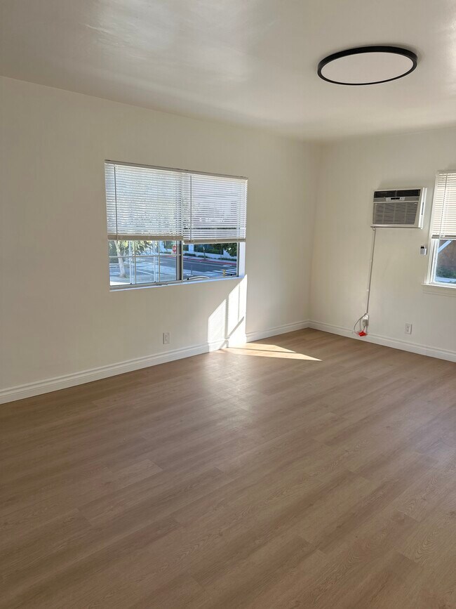 Foto del edificio - 9061 Krueger St