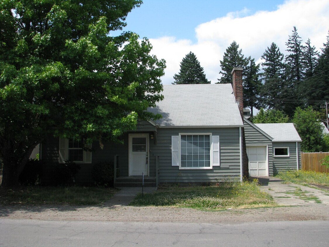 Foto principal - Three Bedroom House in South Salem