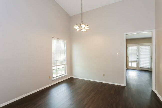 Foto del edificio - 1385 Southridge Dr
