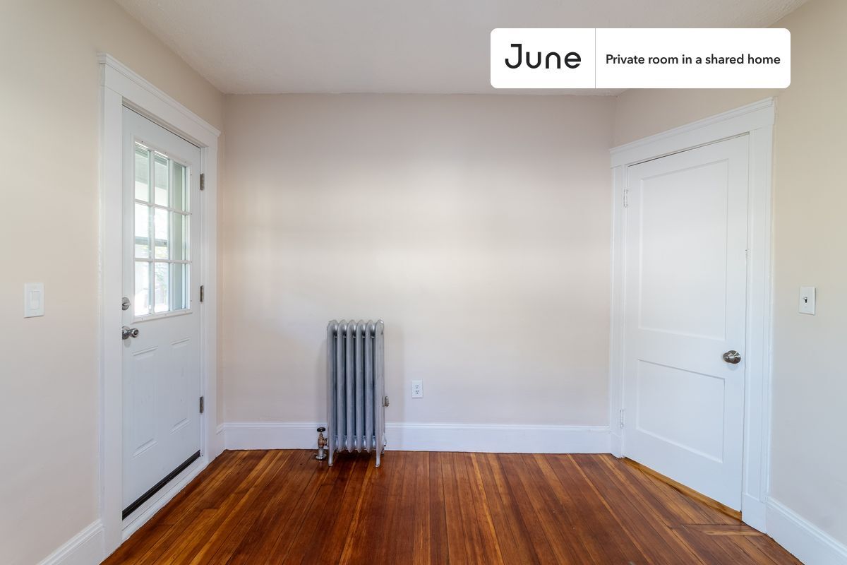 Room in Shared 6 bed/2 bath home - Room in Shared 6 bed/2 bath home