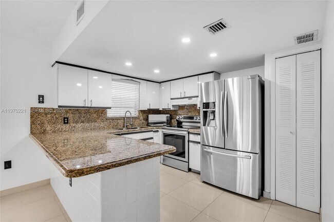Foto del edificio - 9940 SW 136th Ct