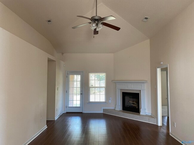 Foto del edificio - 131 Shadow Ct SW