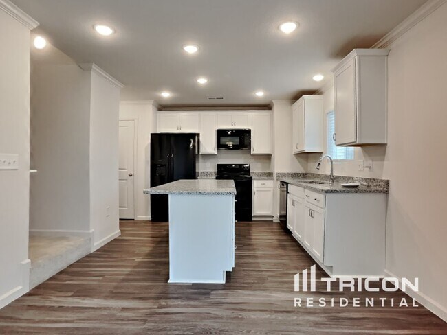 Building Photo - 716 Brampton Dr