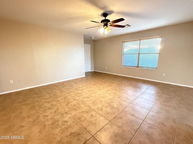 Foto del edificio - 10422 E Bramble Ave