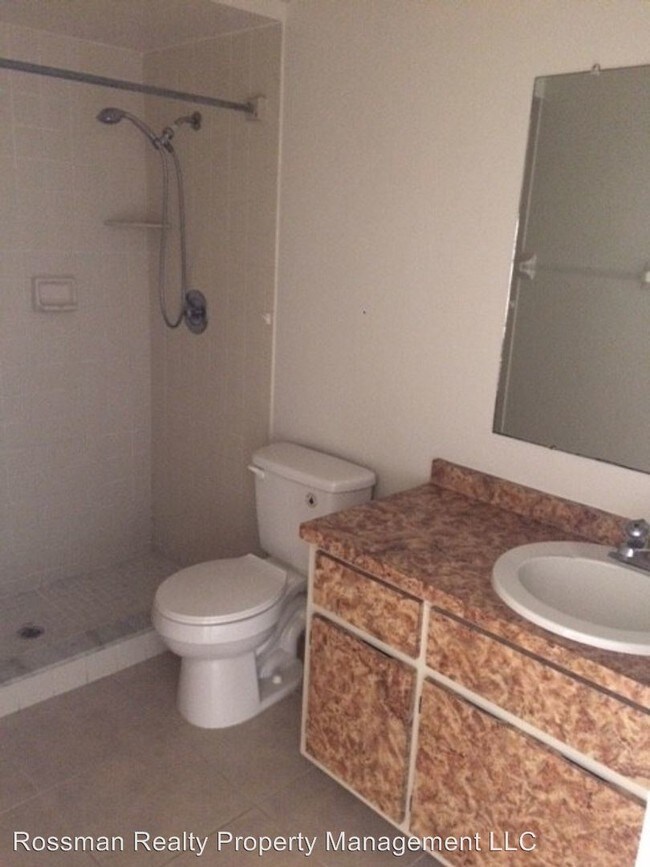 Foto del edificio - 1 br, 1 bath Apartment - 405 NE 25th Ave