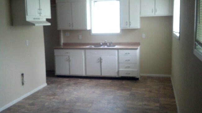 Foto del edificio - 9505 Ditman Way