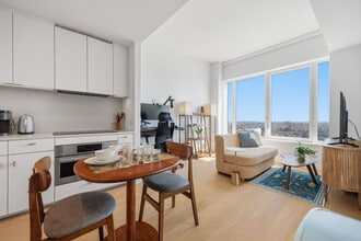 Building Photo - 16 Dupont St