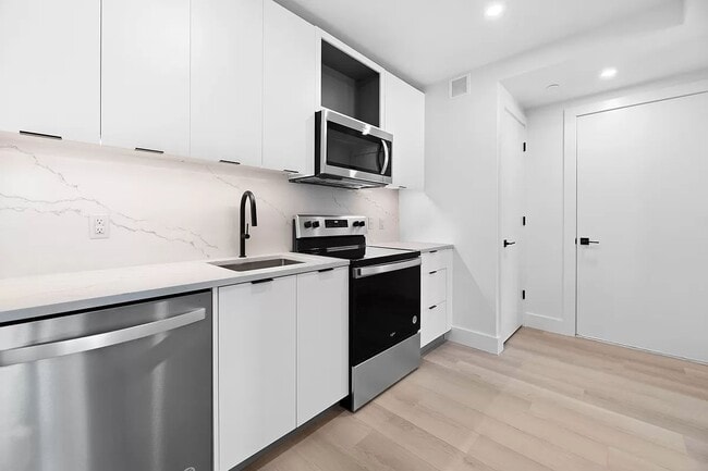Building Photo - 215 East 124th Street