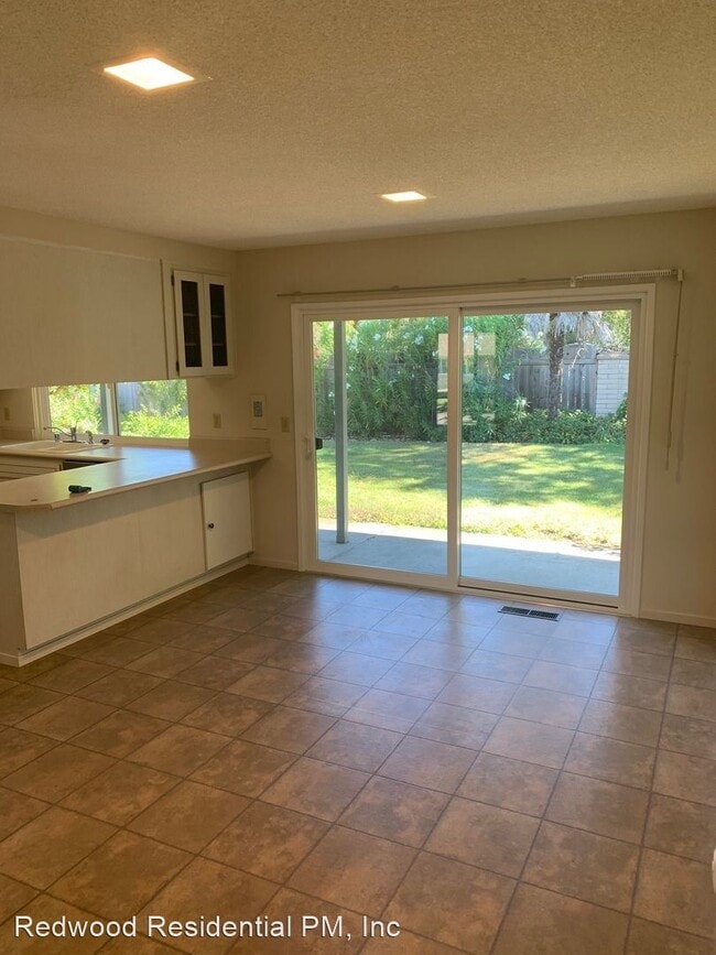 Building Photo - 2 br, 2 bath House - 209 White Oak Drive