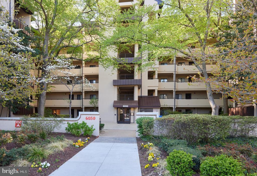 Foto principal - 6050 California Cir