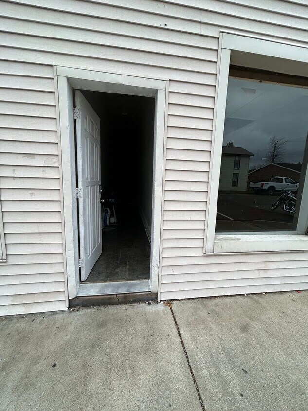 Primary Photo - 105 W Emeline St