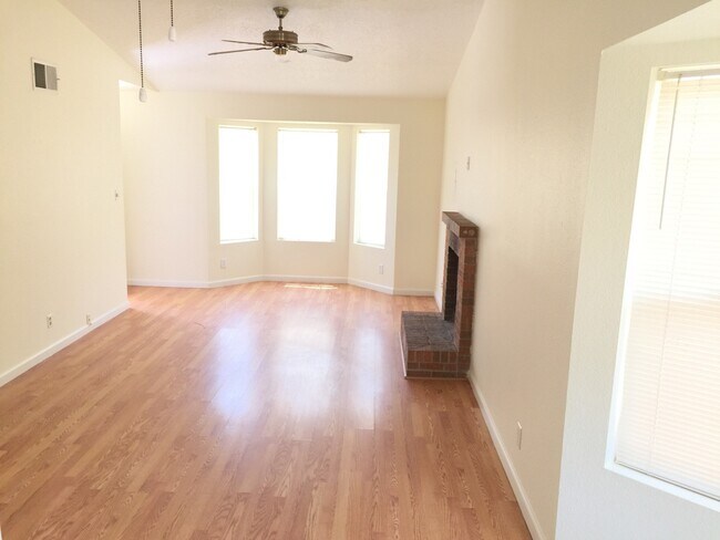 Foto del edificio - 6515 Azuelo Ave NW