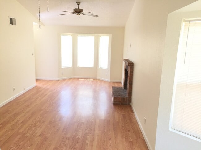 Building Photo - Coming Available September! | Bright & Spacious Home | Open Floor Plan | Large Backyard | Prime N...