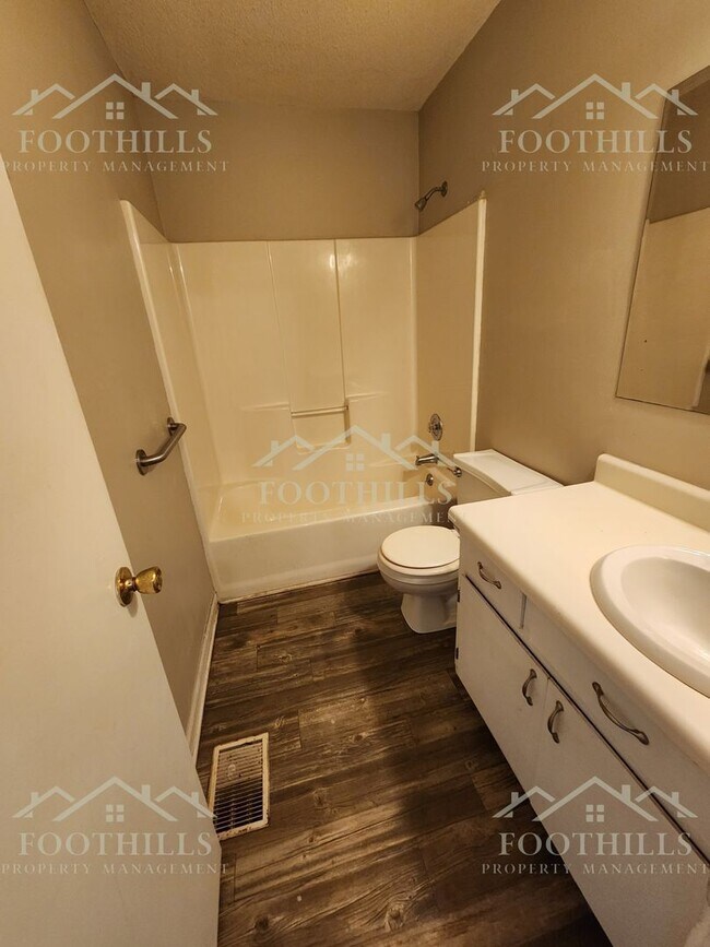 Foto del edificio - 108 Woodland Dr