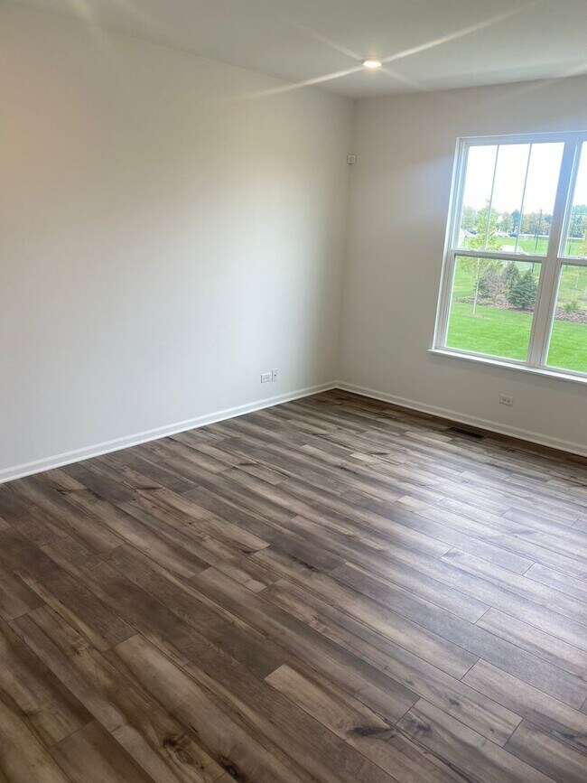 Foto del edificio - 529 Wolverine Dr