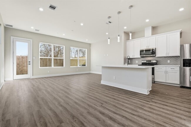 Building Photo - 8014 Huntington Spgs Ln