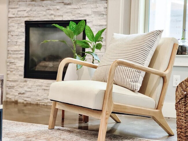 Foto del edificio - 803B Dawson Rd