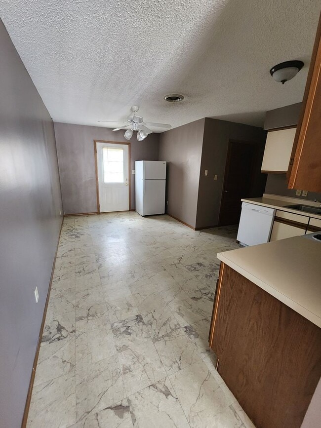 Building Photo - 1005 W Cherry St