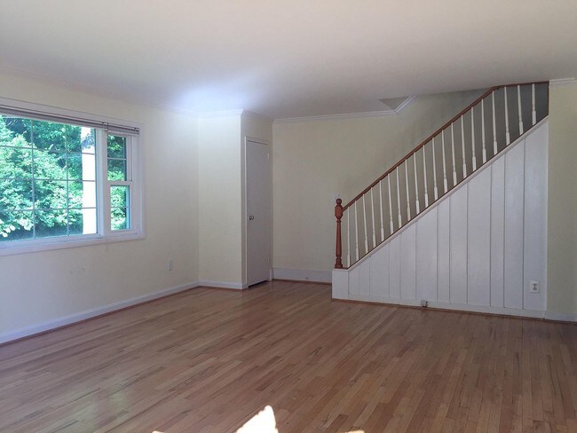 Foto del edificio - 5324 Pooks Hill Rd