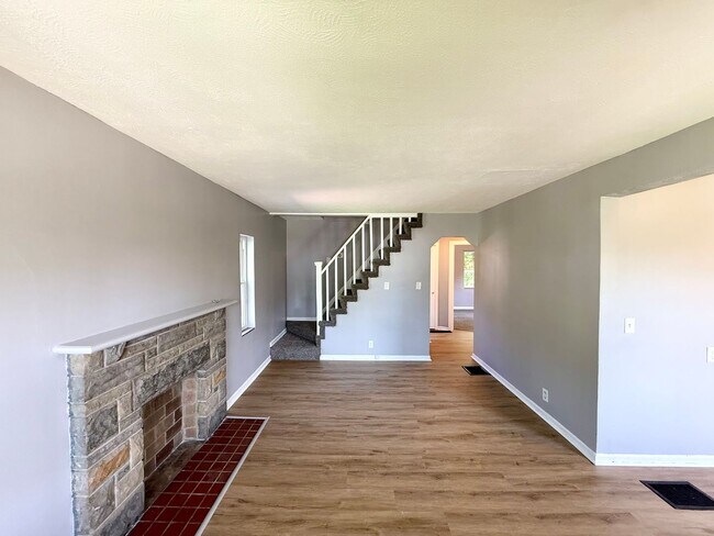 Foto del edificio - Cozy & Spacious 4-Bedroom Home in Cincinnati