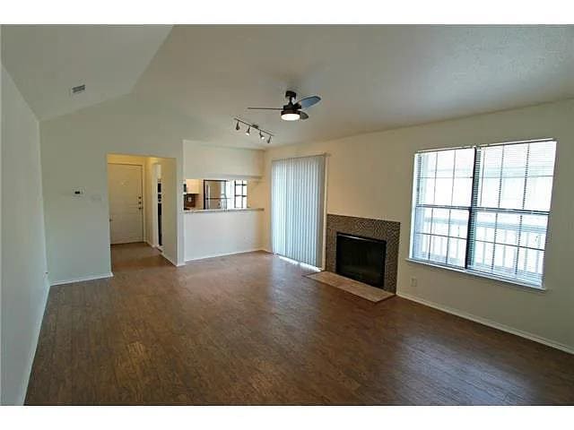 Building Photo - 2215 Post Rd