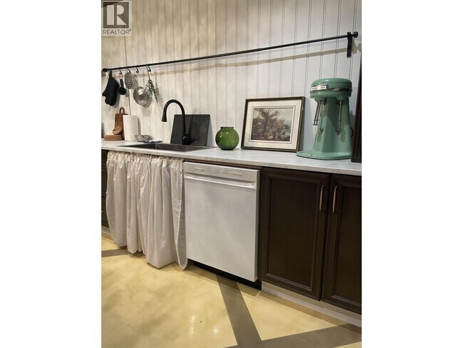 Photo du bâtiment - 7589 Curtis St