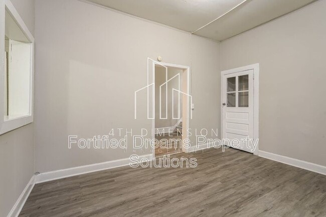 Foto del edificio - 921 23rd St NE