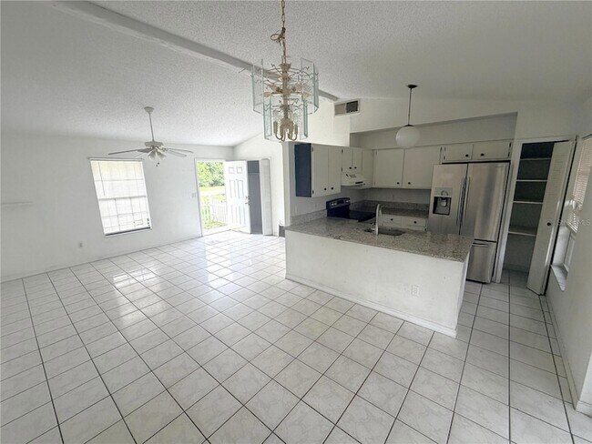 Foto del edificio - 745 Whitewood Dr