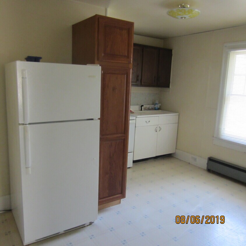 Building Photo - 624 N Bever St