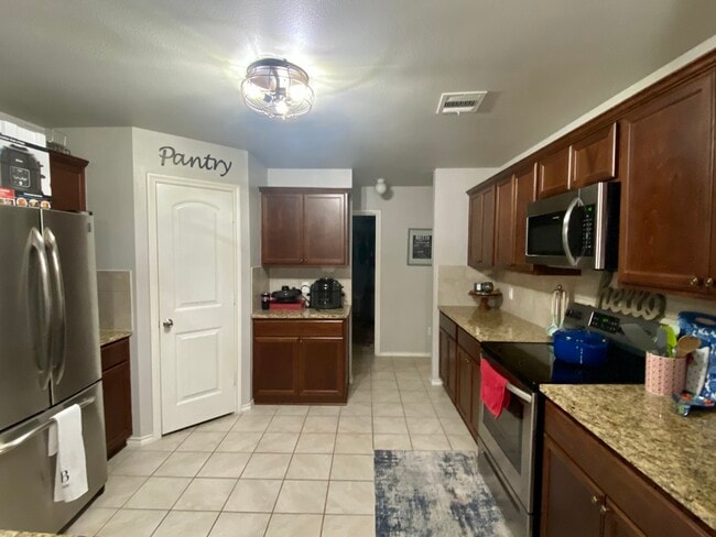 Building Photo - 1087 Decker Dr