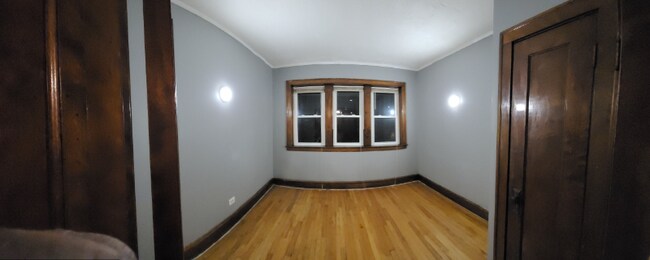 Building Photo - 1032 N Austin Blvd