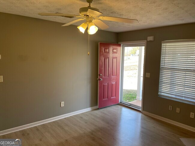 Building Photo - 30 Creek Bottom Dr