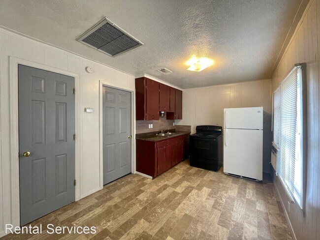 Building Photo - 2 br, 1 bath House - 485 Old Hwy 90 W Unit 30