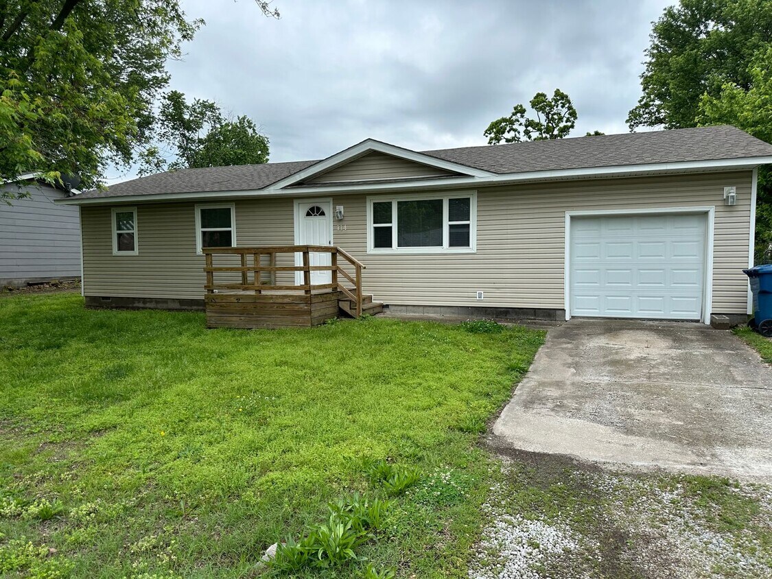 Primary Photo - 3 Bedroom 2 bath In Carl Junction