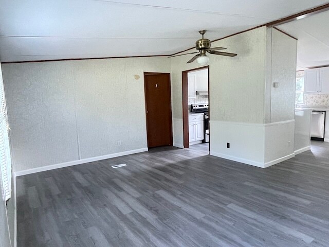 Foto del edificio - 1564 Bowers Rd