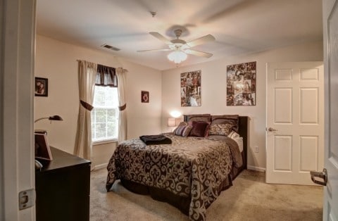 Interior Photo - Patriots Hollow