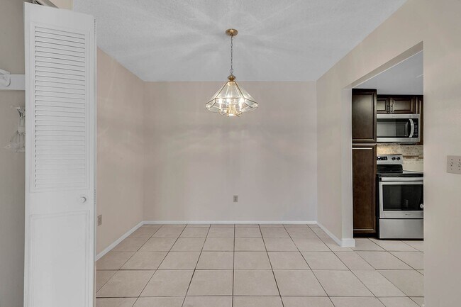 Foto del edificio - 902 Lake Destiny Rd