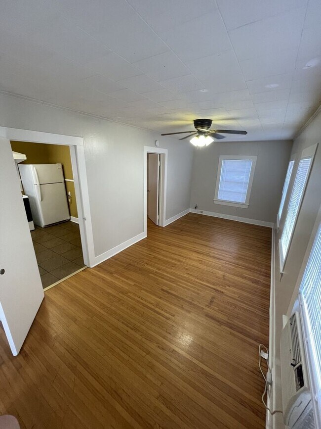 Foto del edificio - 609 Jefferson Blvd